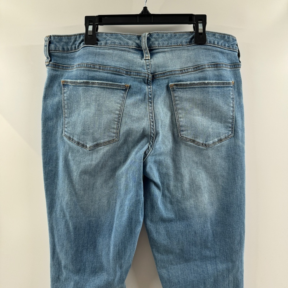 Universal Thread Medium Wash Distressed Mid-Rise … - image 6